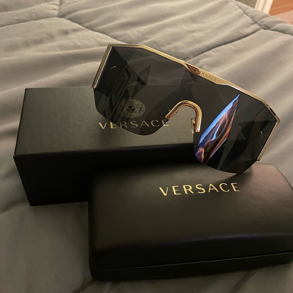 100 real brand new Versace sunglasses